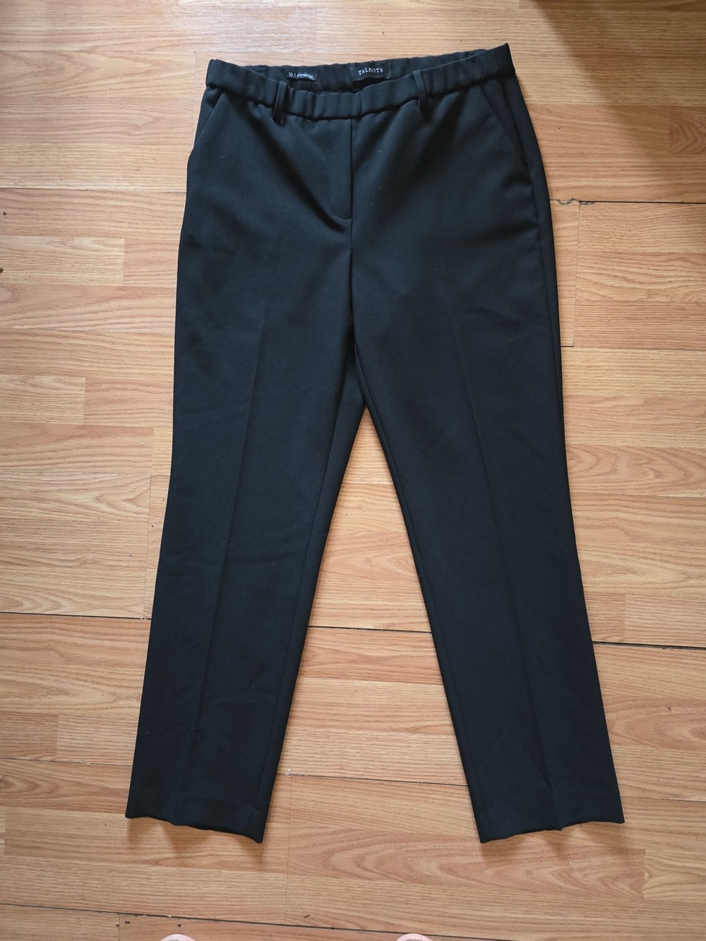 Talbots classic straight leg dress pants, with solid black side pockets Size 10